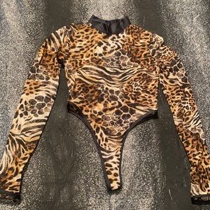 Very nice, size small, 2 piece, animal print, top and pants set!
